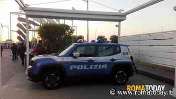 Shopping al centro commerciale con le carte di credito rubate