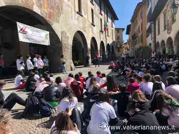 A Clusone 150 studenti in cammino con la LILT - Video - Valseriana News