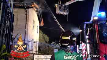 Incendio nella notte in un'abitazione sul lago di Garda - TrentoToday