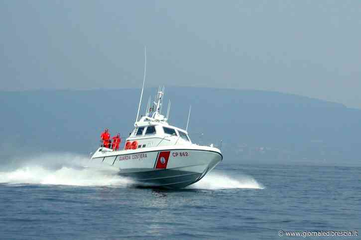 Sospese le ricerche del surfista tedesco disperso nel Garda - Giornale di Brescia