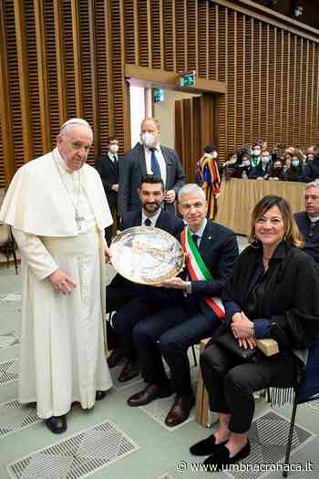 Deruta dona a Papa Francesco una straordinaria opera in ceramica - Il quotidiano che racconta l'Umbria - Umbria Cronaca