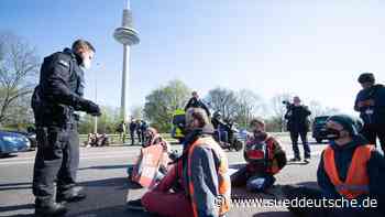 Verkehr - Frankfurt am Main - Aktivisten blockieren Verkehrsadern nach Frankfurt - Wirtschaft - Süddeutsche Zeitung - SZ.de