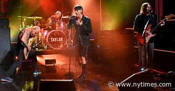 Red Hot Chili Peppers Top Chart With ‘Unlimited Love’