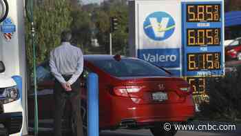 Consumer fears over inflation hit a record high in March, New York Fed survey shows - CNBC