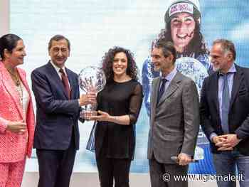 Olimpiadi 2026, Brignone consegna la Coppa del mondo a Sala