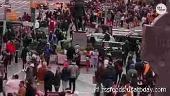 Manhole fires in Times Square cause explosions, pedestrians scramble for safety