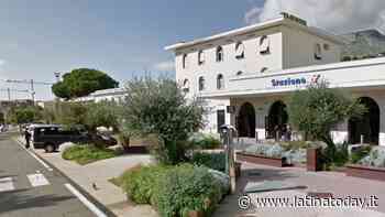 Scappano in treno dopo la scuola: due adolescenti ritrovate a Formia - LatinaToday