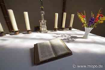 Bibelseite verbrannt, Kerze zerstört: Polizei sucht Kirchen-Randalierer - Mopo.de
