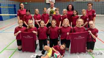Volleyball: Mädchen des 1. VC Parchim in neuen Trikots zweimal auf Rang zwei - svz – Schweriner Volkszeitung