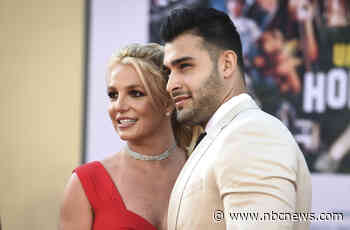 Britney Spears announces pregnancy on Instagram