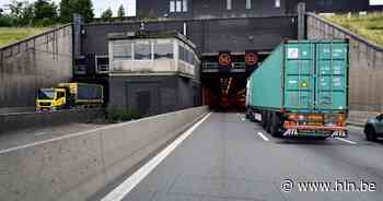 Linkerrijstrook Kennedytunnel versperd door ongeval | Antwerpen | hln.be - Het Laatste Nieuws