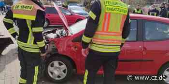Autofahrer fährt gegen Hauswand und in Schaufenster in Celle - Cellesche Zeitung