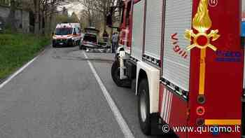 Erba, auto va fuori strada e sbatte contro un palo: feriti quattro ventenni - QuiComo