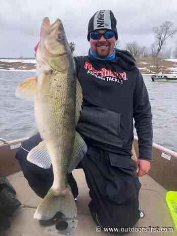 Anglers Taking Advantage of Open Water on Rainy River | WalleyeFIRST - OutdoorsFIRST