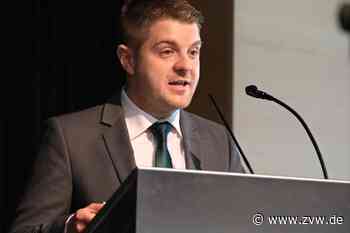 „Spaziergänger“ vor Haus von Bürgermeister Paulowitsch in Kernen - Kernen - Zeitungsverlag Waiblingen