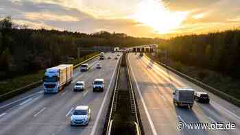 Licht- und Hupsignale: Rücksichtsloser Lkw-Fahrer bedrängt andere Autofahrer