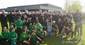 Trainer Pieter Stevens en assistent Jan Schoorens architecten titel Mazenzele-Opwijk : “Verdiende kampioen” - Het Laatste Nieuws