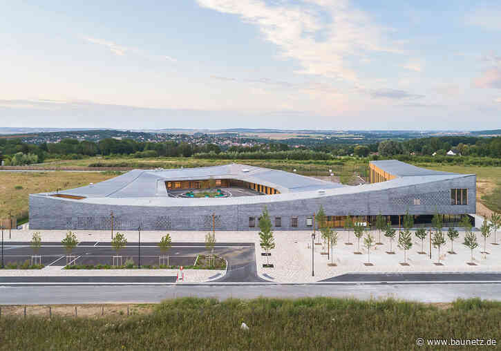 Zwischen Feld und Disneyland
 - Schule in Coupvray bei Paris von archi5