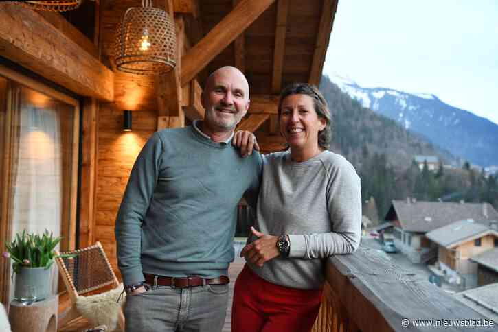 BINNENKIJKEN. Frank en Nono transformeren oude Zwitserse chalets in toeristenverblijven vol ‘chaleur’: “Fransen kunnen hun ogen soms niet geloven”