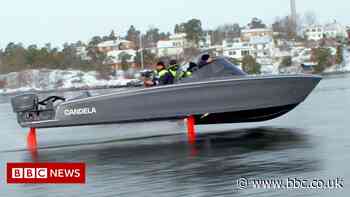 Electric hydroplane boat: ‘It feels like we’re flying’