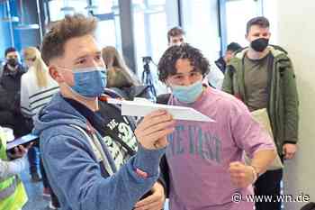 Der Traum von der Papierflieger-Weltmeisterschaft