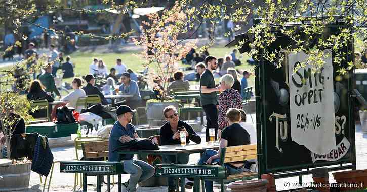 Covid, lo studio sulla Svezia: “Un fallimento. Approccio discutibile anche eticamente. Morfina agli anziani invece dell’ossigeno