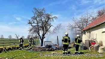 Gartenlaube in Jerxheim brennt lichterloh