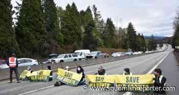 Protestors block Highway 1 in North Vancouver - The Squamish Reporter