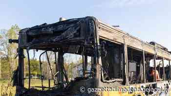 Modena. Ancora un autobus a fuoco, caos in tangenziale - La Gazzetta di Modena