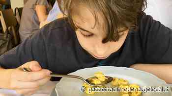 Modena incredula. Docente universitario mantovano afferma: «Il tortellino nasce con il ripieno di pollo» - La Gazzetta di Modena