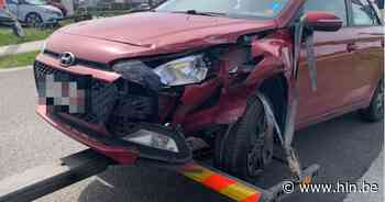 Voertuigen botsen in Lange Dijkstraat | Dendermonde | hln.be - Het Laatste Nieuws