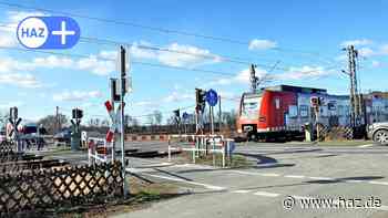 Sehnde: Bahnübergang Bolzum gesperrt - Umleitung für Autos und Busse - HAZ