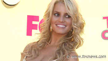 Jessica Simpson ends Mexico family vacation with bikini snap: 'Adios Cabo'