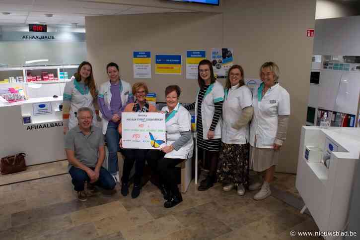 Vernissage levert 900 euro op voor Oekraïne en apotheek verdubbelt dat bedrag nog