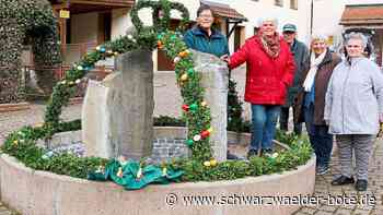Mit Buchs und bunten Eiern - Österlich geschmückter Brunnen in Nagold-Iselshausen - Schwarzwälder Bote