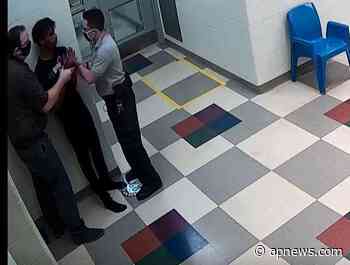 Police said teen didn't need medical help before his death - The Associated Press - en Español