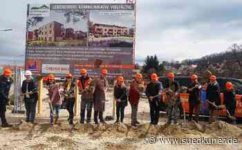 Mühlhausen-Ehingen: Spatenstich am alten Sportplatz: In 40 Wochen soll das neue Wohnprojekt verwirklicht werden - SÜDKURIER Online