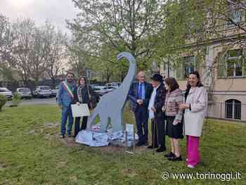 Un 'Dinosauro' campeggia nel giardino della biblioteca Arduino di Moncalieri - TorinOggi.it