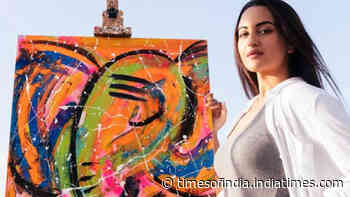 Sonakshi Sinha turns professional painter, displays her artwork at the 'House of Creativity' - Times of India