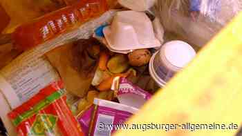 Unbekannter wirft gelbe Tonnen samt Inhalt in die Wertach