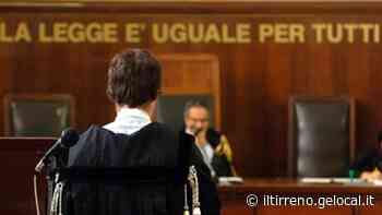 Pisa, fotografato dal vicino mentre tocca una disabile - Il Tirreno