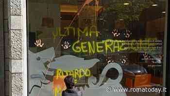 Nuovo blitz degli ambientalisti contro Eni: imbrattato l'Energy Store a San Giovanni