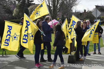 Sidney/North Saanich VIRL branch site of a strike for second straight day – Saanich News - Saanich News