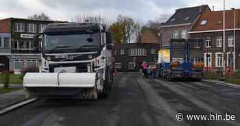 Aannemer legt nieuwe toplaag in verschillende straten | Mechelen | hln.be - Het Laatste Nieuws