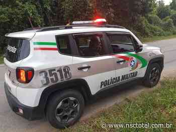 Mulher é agredida por companheiro após flagrar ele com amante em Brusque | NSC Total - NSC Total