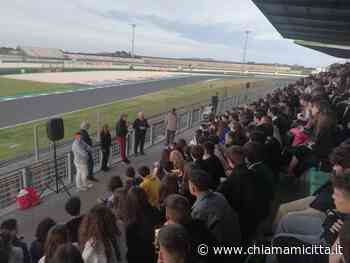 Una gita scolastica particolare del Liceo Francesco Vercelli. Un giro in pullman nel circuito di Misano - ChiamamiCittà