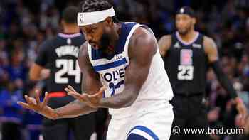 Edwards, Russell carry Wolves past Clippers in play-in game - Belleville News-Democrat