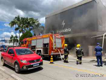 FOTOS: loja de materiais elétricos pega fogo em Santo Amaro da Imperatriz Foto: Sd. BM Maria Elisa/ Divulgação - SCC10