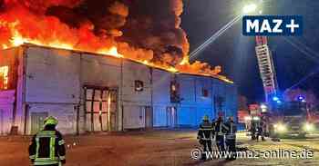 Halle in Rathenow Nord steht in Flammen - Märkische Allgemeine Zeitung