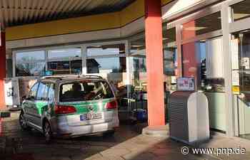 Mann mit Messer raubt Tankstelle in Passau aus - Täter flüchtig - Passauer Neue Presse - PNP.de